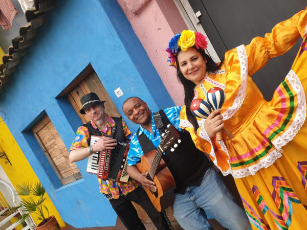 Cubaanse live muziek en danseressen